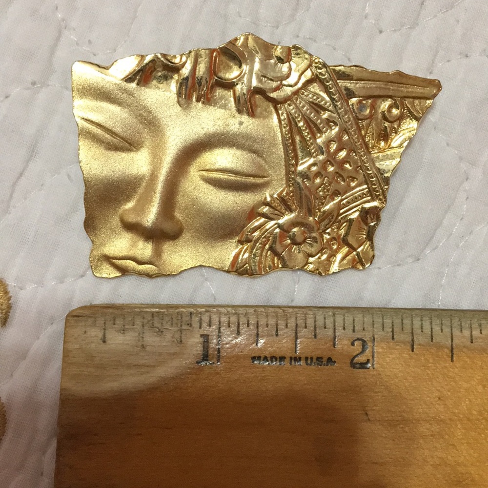 Gold Pin - Picture 2 of 3